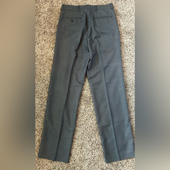 J. Ferrar Men’s Two-Piece Suit Gray 38R jacket, 30x32 pants - Picture 8 of 9